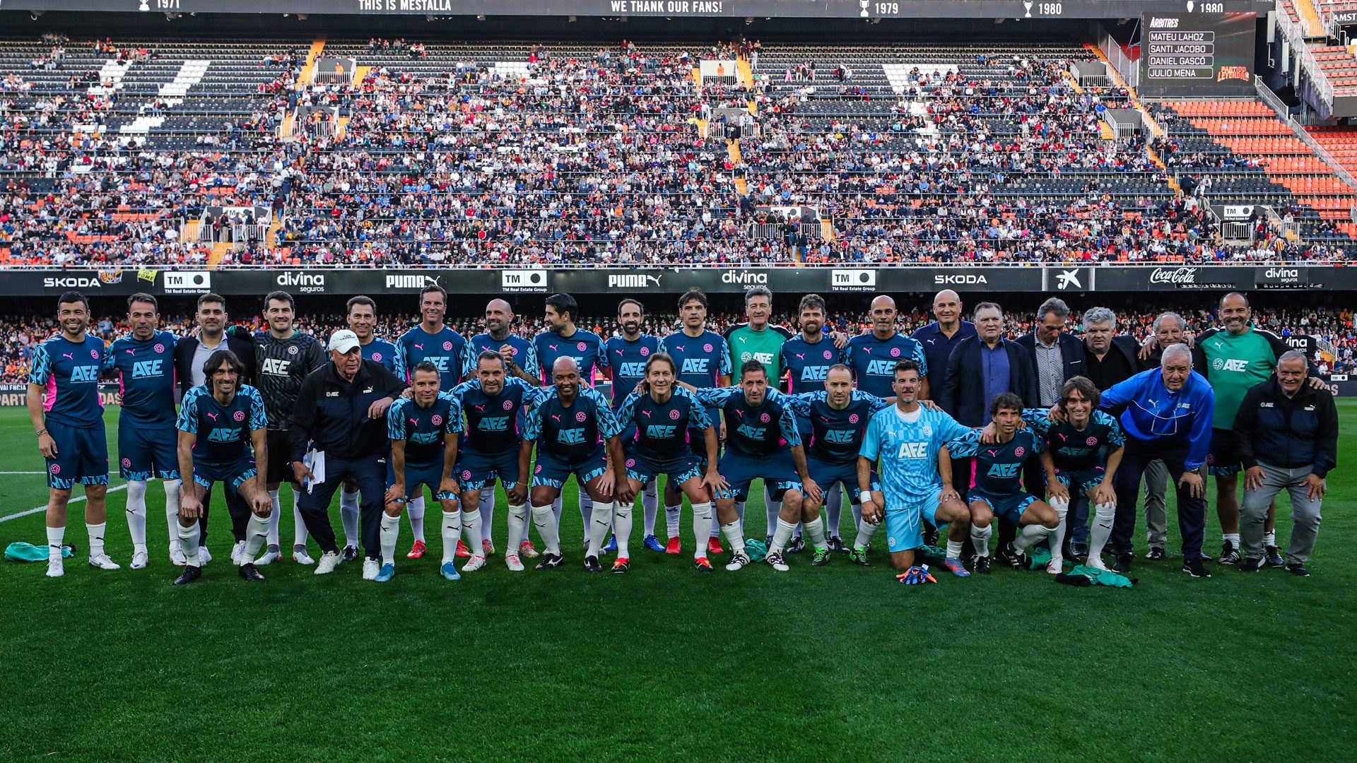 Goles y espectáculo: las leyendas de AFE brillan en el ‘Partido del Triplete’ disputado en Mestalla 
