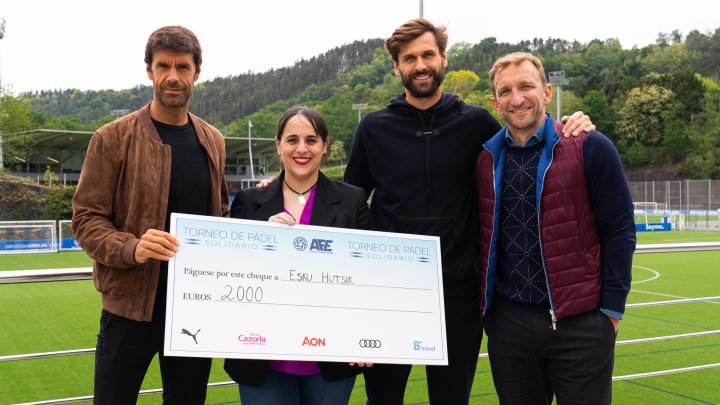 Xabi Prieto y Fernando Llorente donan a Esku Hutsik el premio ganado en el ‘Torneo de pádel solidario’ de AFE