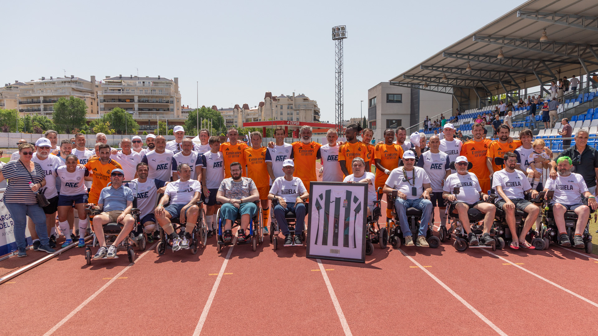 AFE y veteranos del Real Madrid, unidos por la solidaridad en el homenaje a Paco Pérez Durán