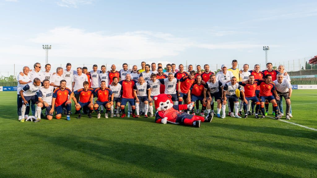 Veteranos AFE y Campeones del Mundo Sub-20 fusionan fútbol, espectáculo y solidaridad en Marbella