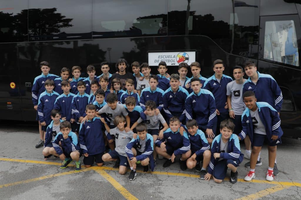 Los alumnos de la Escuela de Fútbol AFE participan en el XXX Torneo de Fútbol Base E.M.F. de Santander