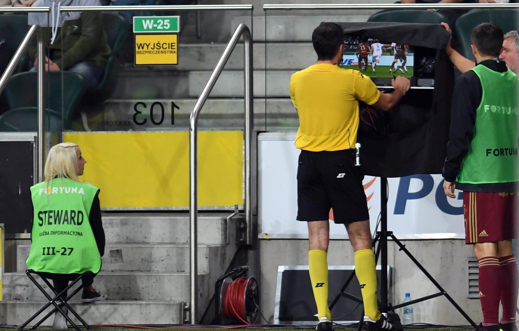 Manual del VAR: el fútbol entra en una nueva dimensión con el videoarbitraje
